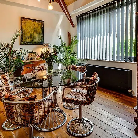Feriehus Magnificent Holiday Home In Spa With Terrace