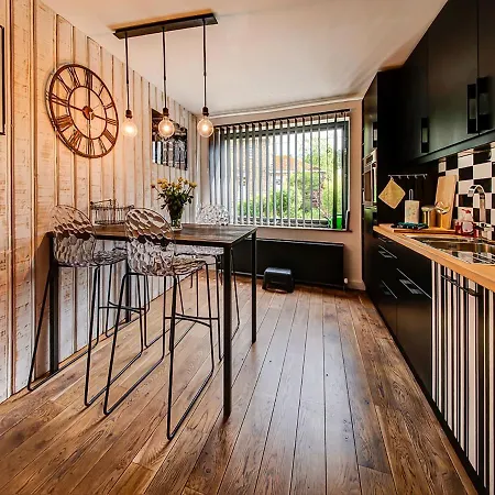 Magnificent Holiday Home In Spa With Terrace 度假居 斯帕